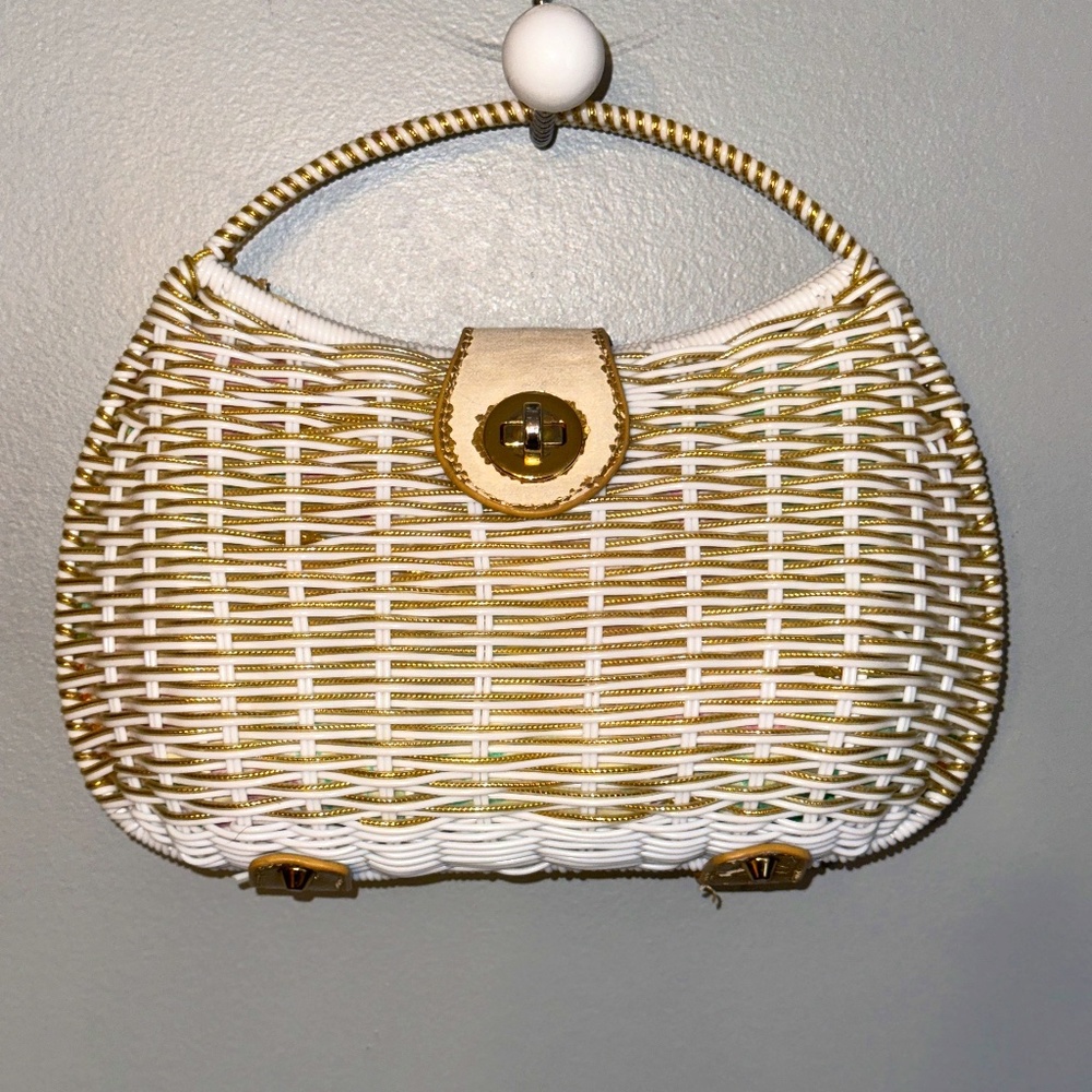 RARE Lilly Pulitzer Wicker Clam Style Handbag Purse White Gold